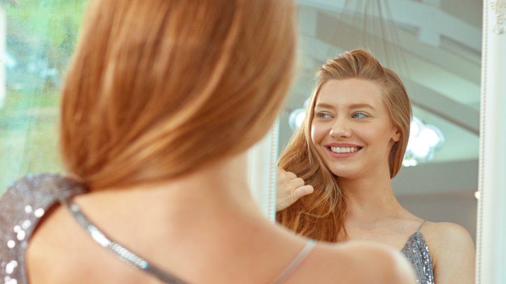 9 coiffures de bal + maquillage pour les rousses
