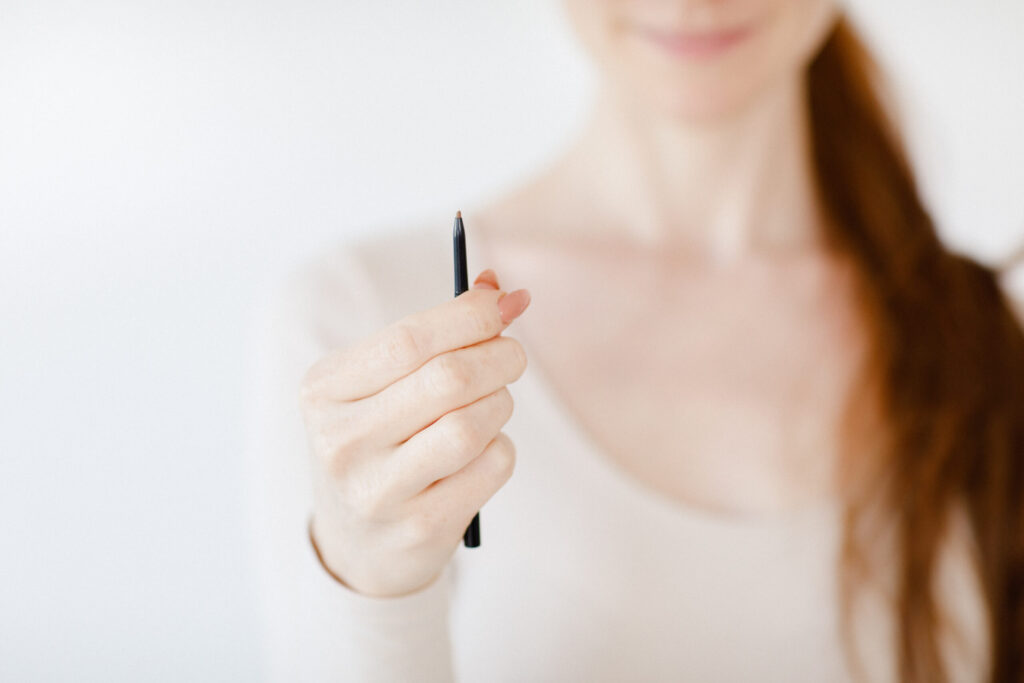 Comment tailler votre crayon à sourcils automatique pour rousse