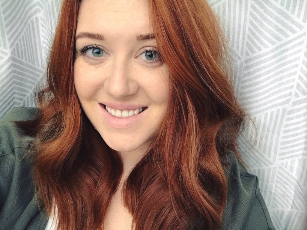 Je suis une rédactrice beauté rousse : ce sont les 15 produits sans lesquels je ne peux pas vivre