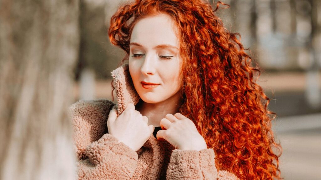 8 produits de maquillage qui donnent une peau rousse éclatante