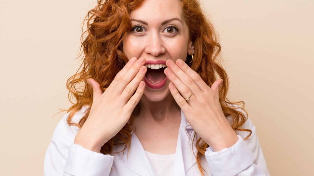 Pourquoi l'huile de squalane fera des merveilles pour votre peau rousse