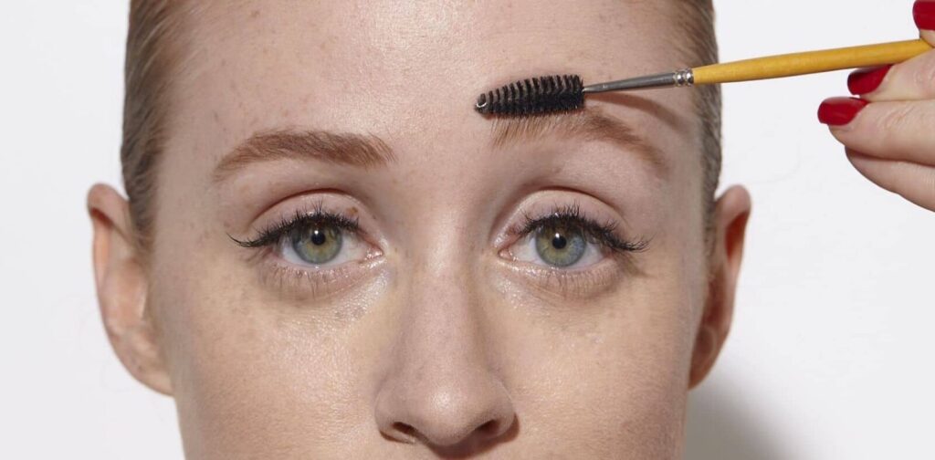Le guide ultime des produits pour les sourcils pour les rousses