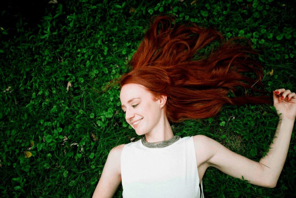 Conseils de maquillage de base pour les rousses – Les meilleures couleurs pour les cheveux roux