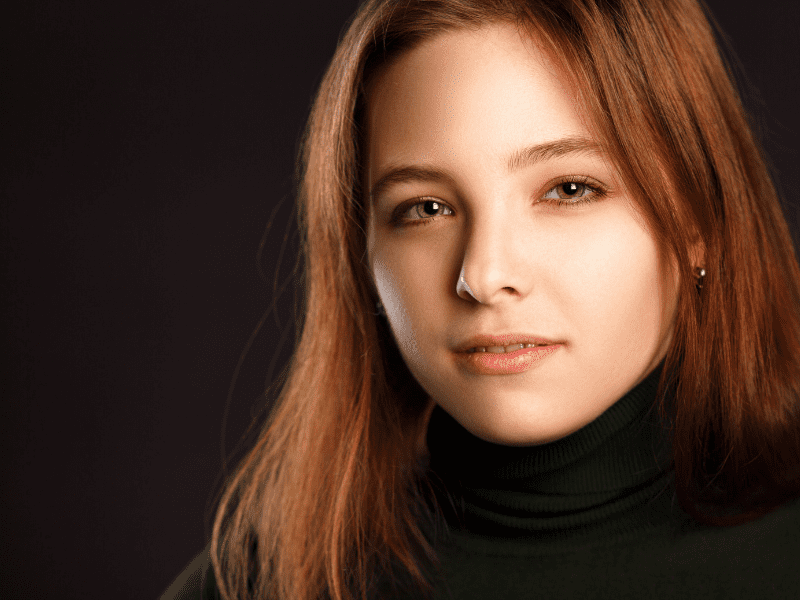 Sujet Reddit : Est-il courant que les rousses aient des sourcils plus foncés ?