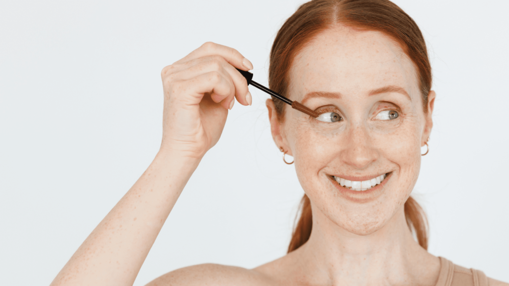 5 produits de beauté violets pour les rousses