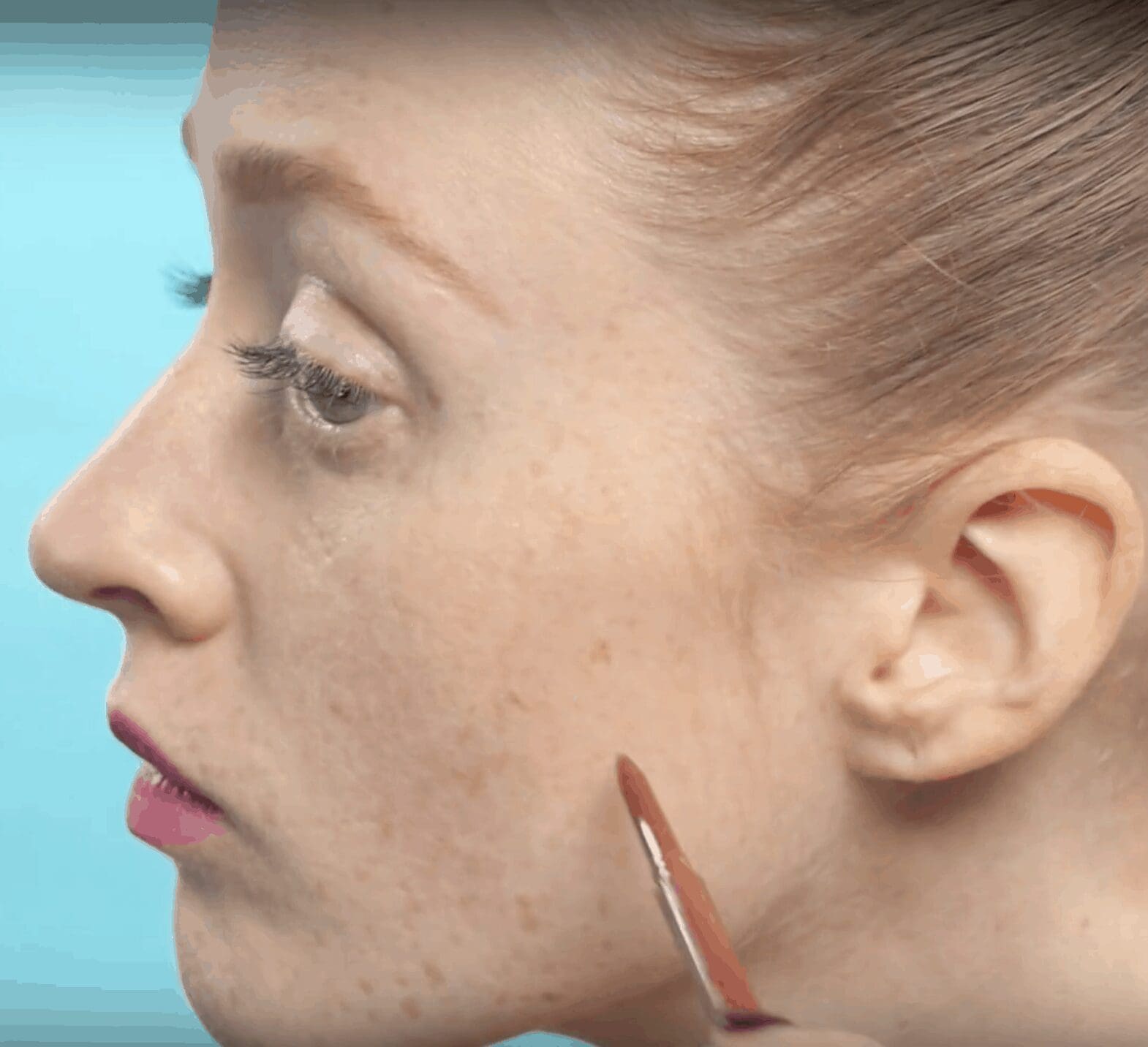 Les fausses taches de rousseur sont toujours la tendance, mais elles vont encore plus loin cette fois