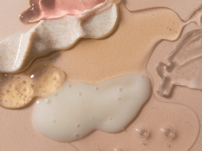 Pourquoi chaque rousse a besoin de ces deux produits pour la peau dans sa routine