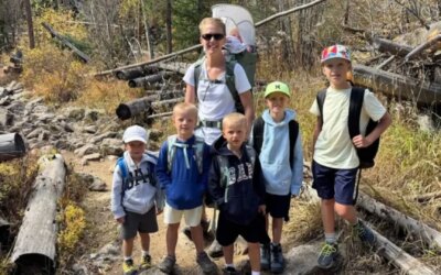 La « super maman » de 6 enfants se coupe la colonne vertébrale devant ses enfants dans un « anormal » accident de snowboard