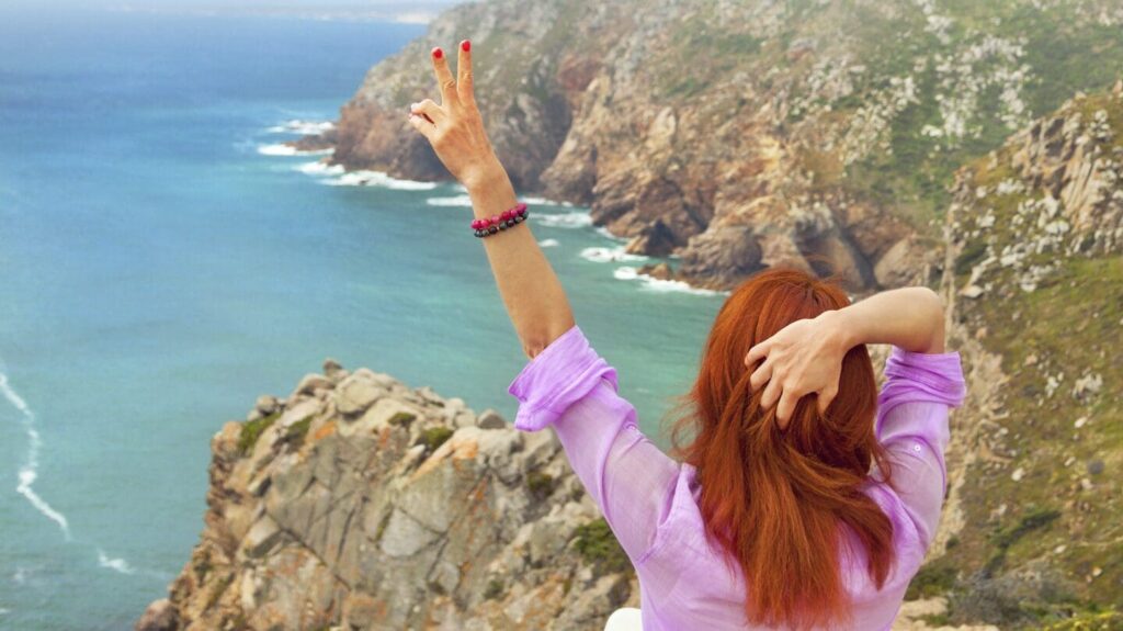 5 conseils de soins de la peau et de maquillage pour les rousses en voyage