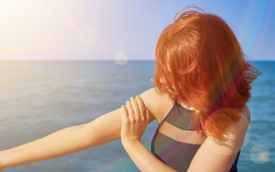 6 faits sur la crème solaire et la protection solaire pour les rousses