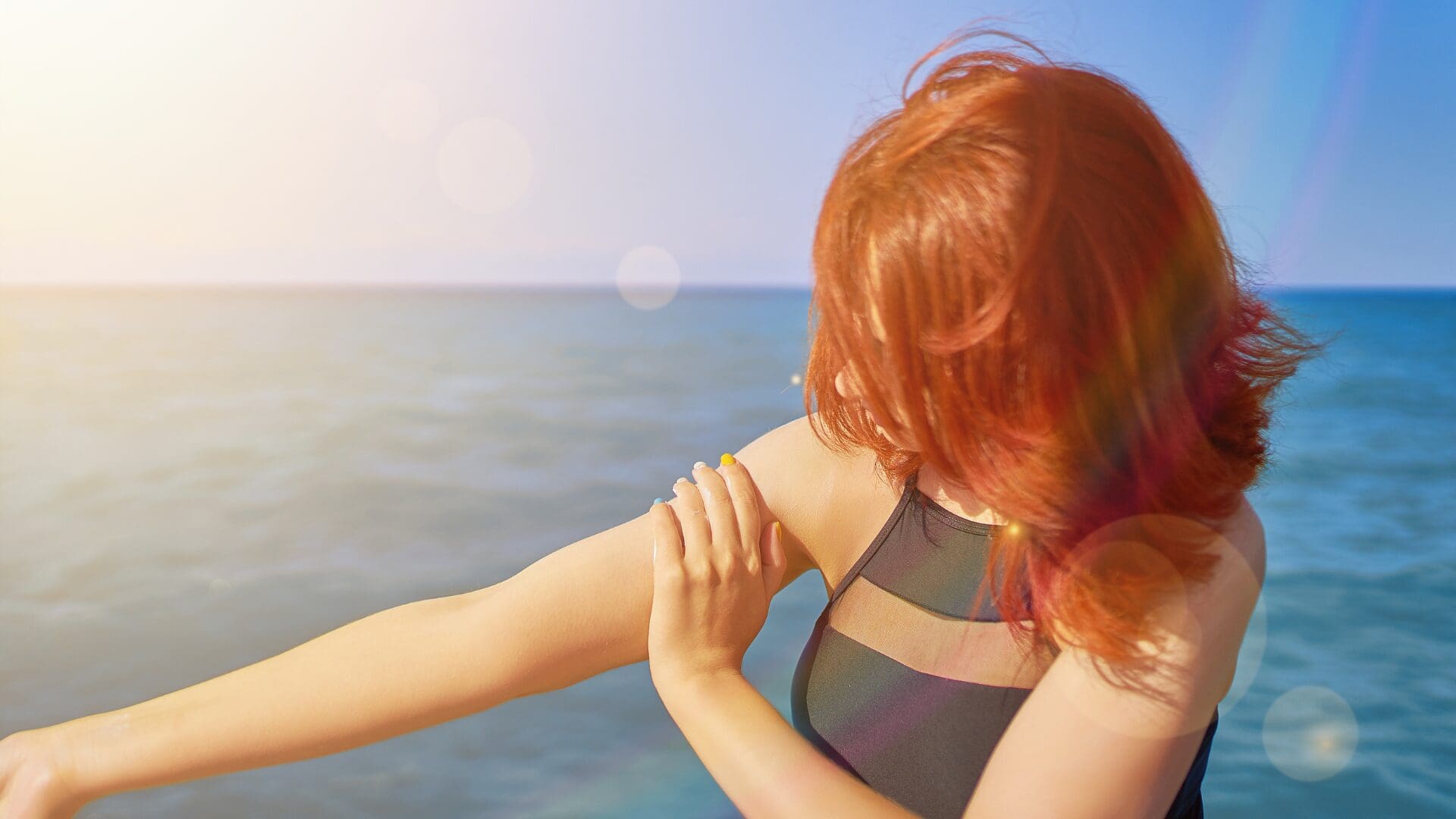 6 faits sur la crème solaire et la protection solaire pour les rousses