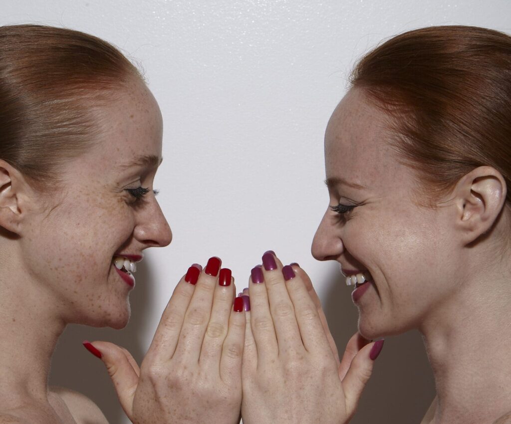 8 adorables ongles de Saint-Valentin pour les rousses