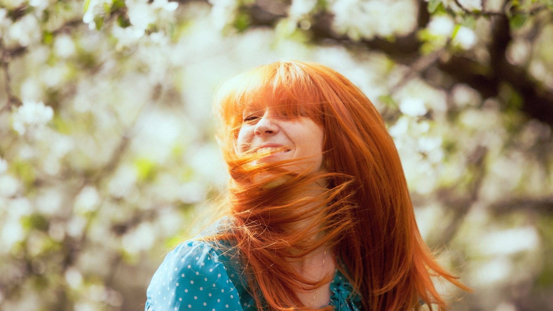 Comment apprivoiser et contrôler les cheveux roux grossiers