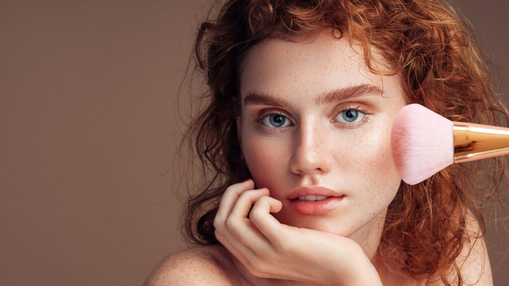 Comment les rousses peuvent obtenir le blush d'été parfait