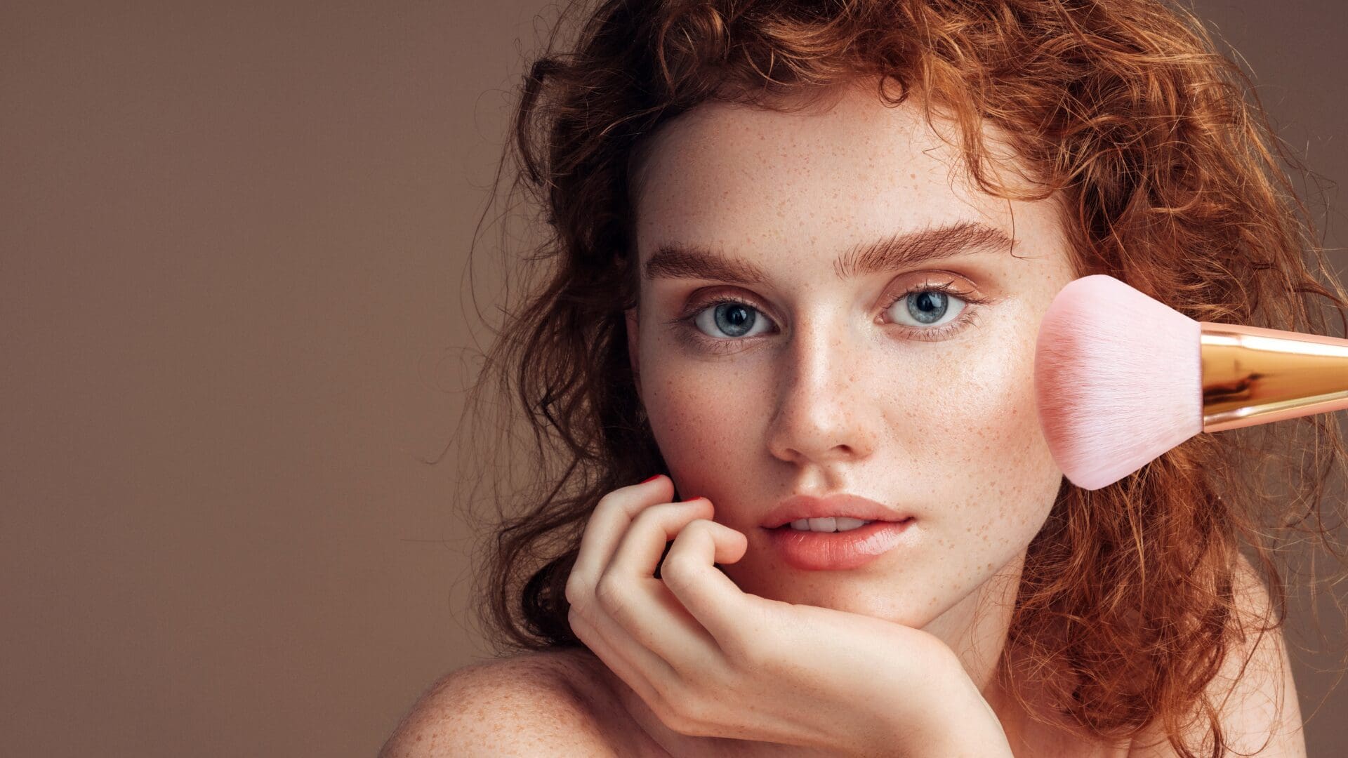 Comment les rousses peuvent obtenir le blush d'été parfait
