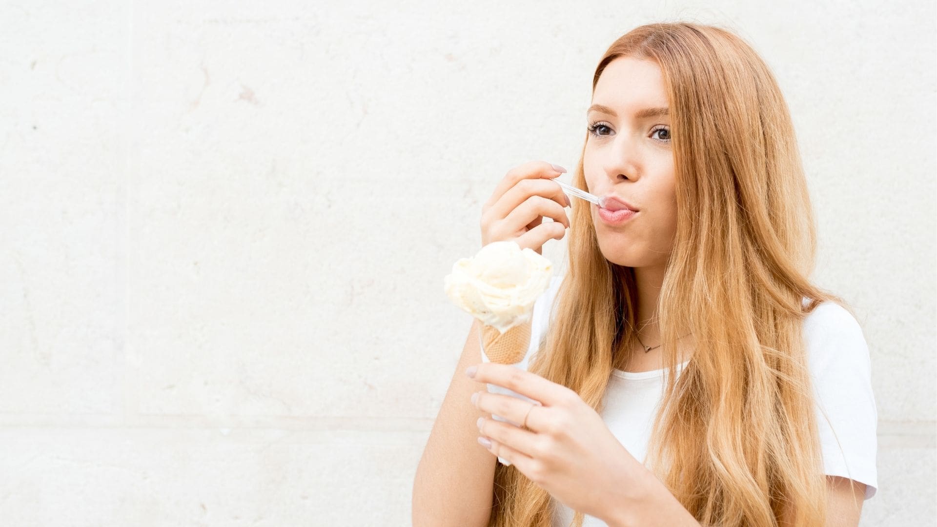 Êtes-vous une rousse qui débute dans le maquillage ? Voici 10 produits pour vous aider à démarrer