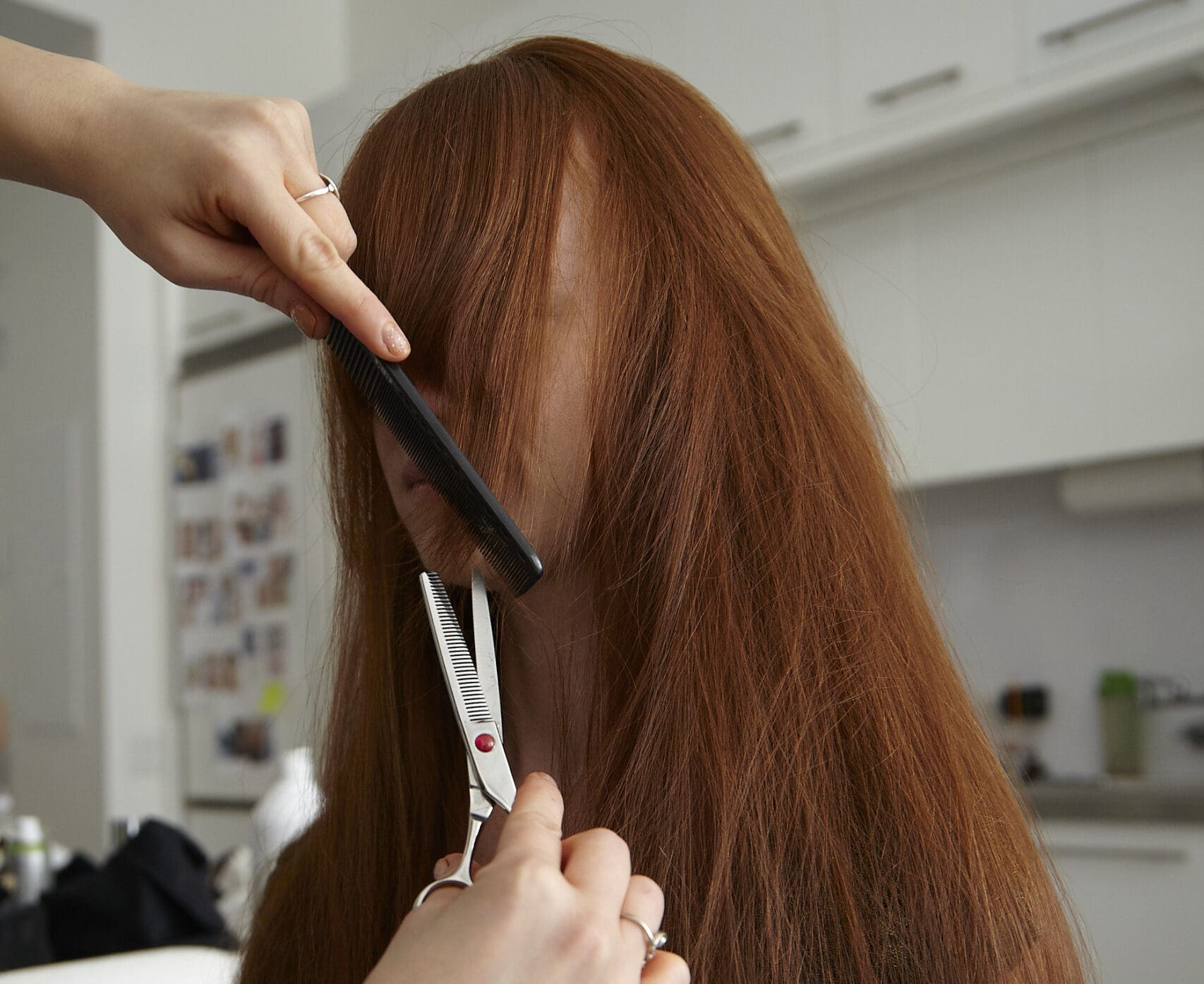 Guide pour les rousses : comment obtenir (et entretenir) une frange