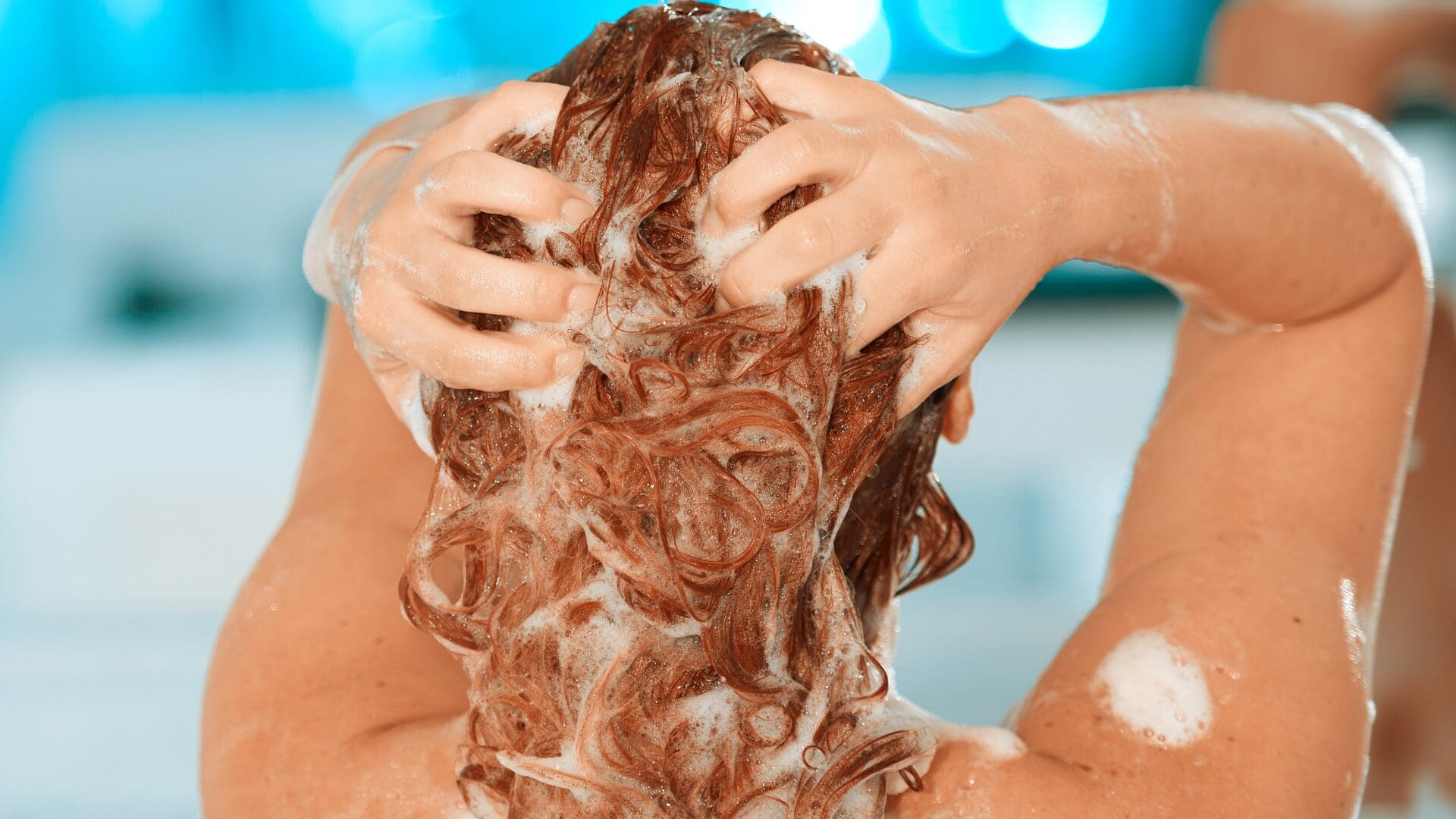 Pourquoi devriez-vous essayer de laver deux fois vos cheveux roux