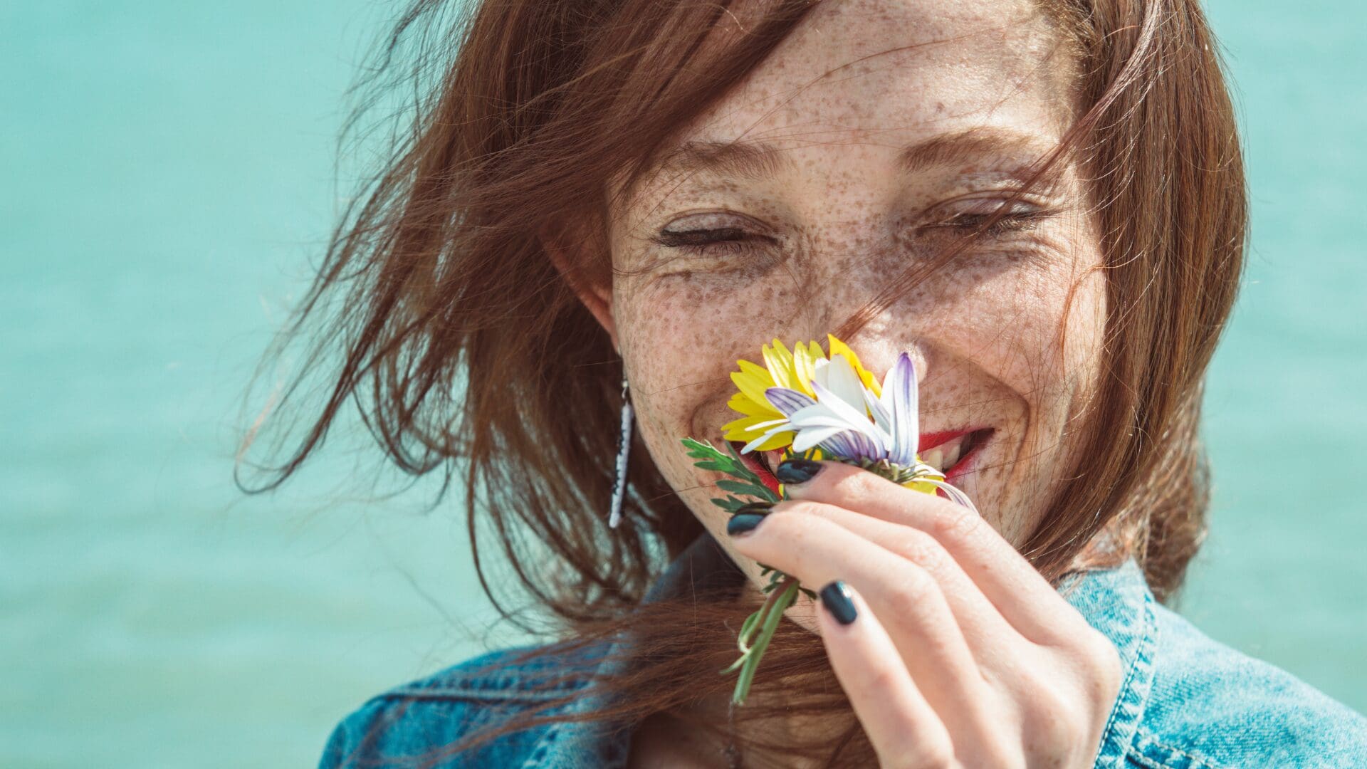 Pourquoi les rousses devraient essayer un parfum solide