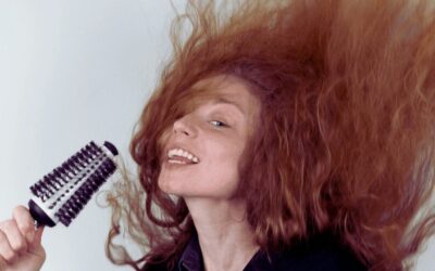 5 conseils d’experts pour lutter contre les cheveux roux indisciplinés