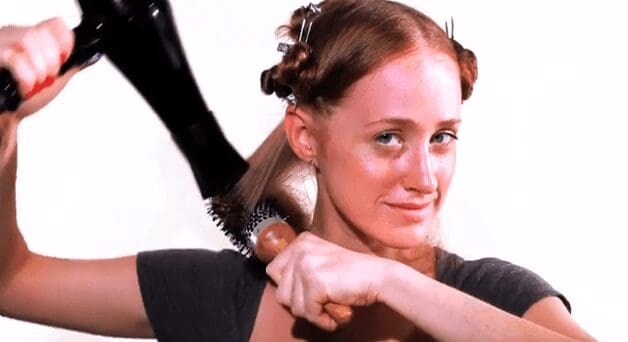 Protégez vos cheveux roux : c'est la température idéale pour vos outils de coiffure chauffants