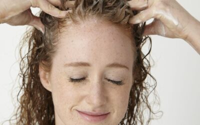 Qu’est-ce que le shampooing moussant et comment les rousses peuvent-elles l’utiliser ?
