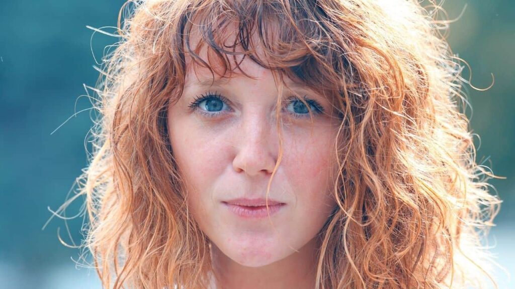 5 remèdes maison approuvés par des experts pour les cheveux roux crépus