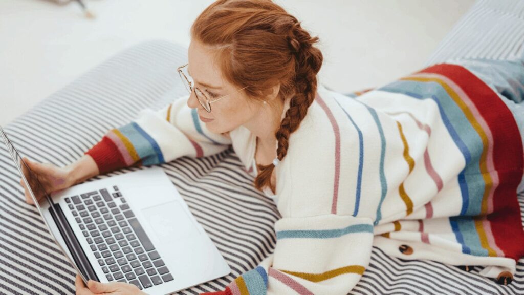 Votre routine de maquillage rousse de 10 minutes pour les appels Zoom